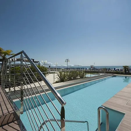 Le Soleil 4*