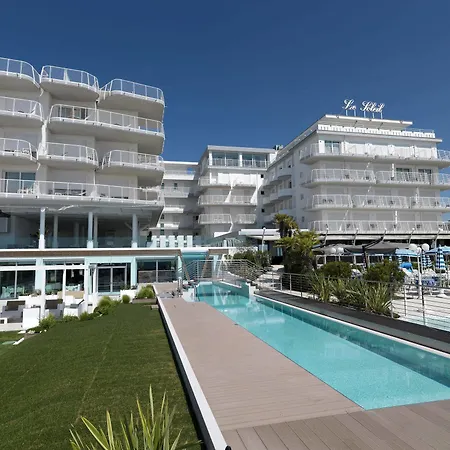 Le Soleil Hotel